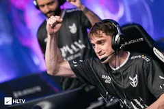 bodyy raised his fist in the air after clutching a crucial 1v2 on Inferno