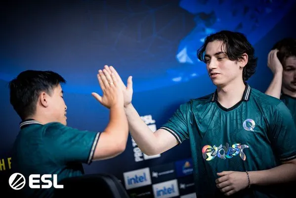 It was a close first map but @FlyQuestCS manage to recover in overtime and defeat @nemigagg on Anubis 16-14  We're heading to the Aussie's pick of Inferno next 🔥  #IEM